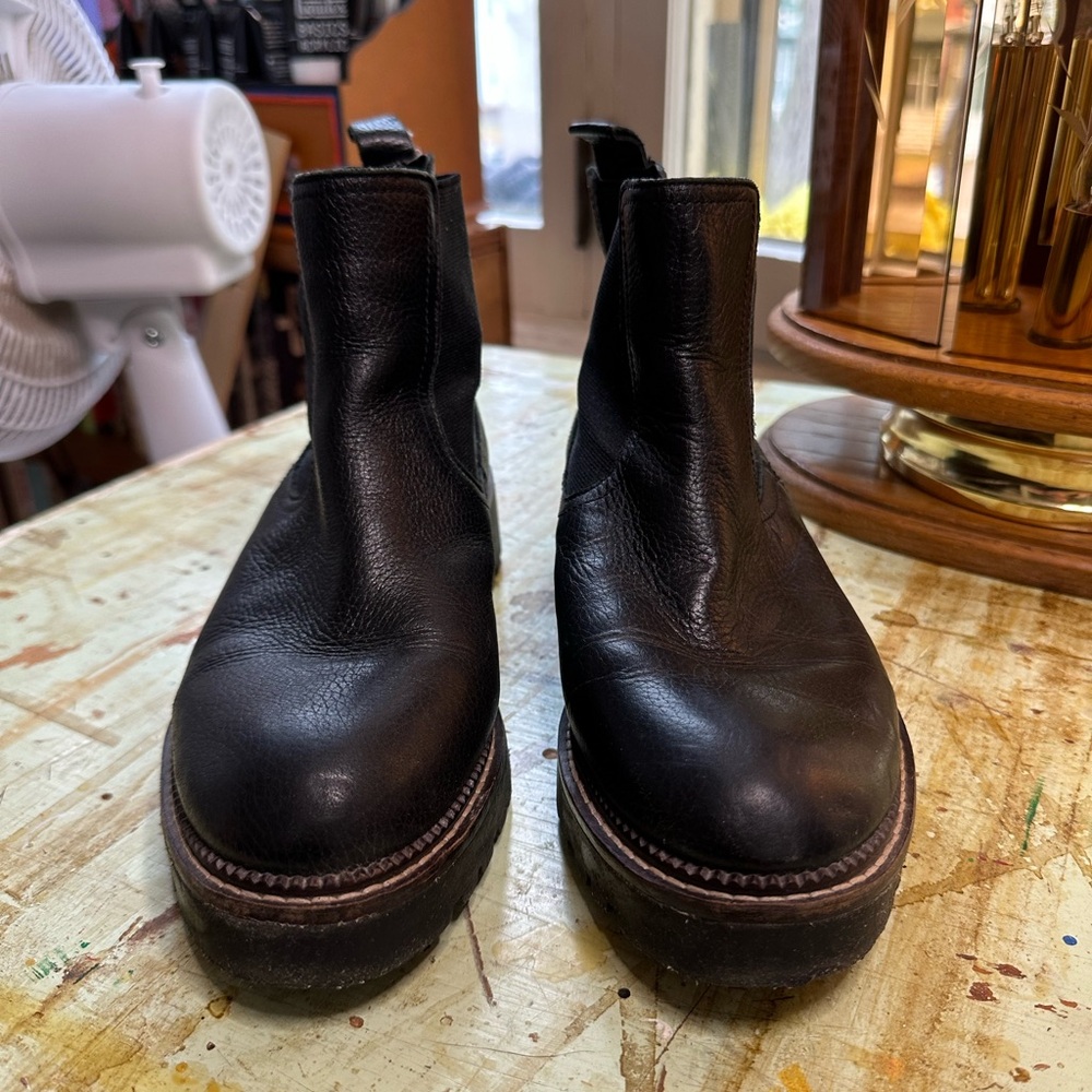 Caslon miller Chelsea black leather boots women’s size 6.5 width M